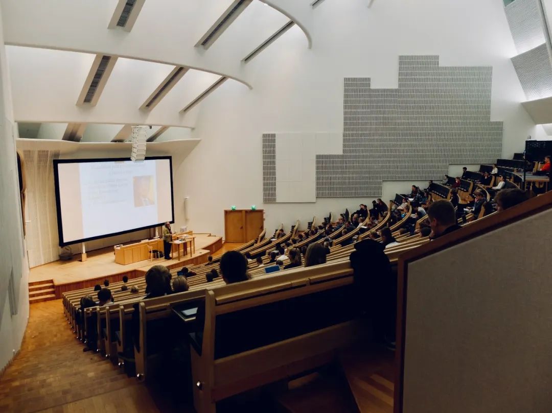 去西班牙留学如何选择公立大学和私立大学？